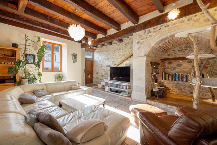 Image No.7-6 Bed House for sale