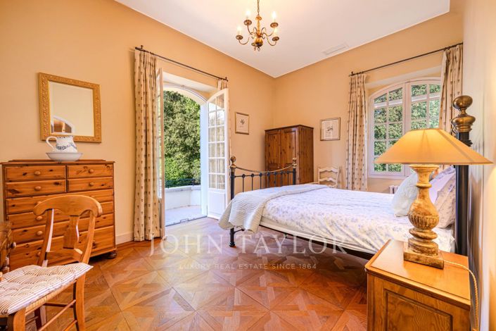 Image No.17-7 Bed House for sale