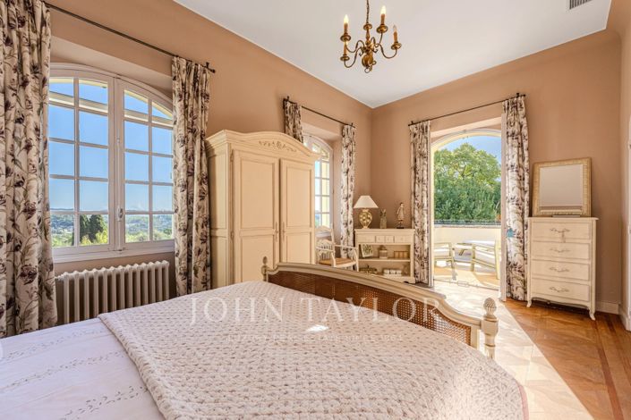 Image No.19-7 Bed House for sale