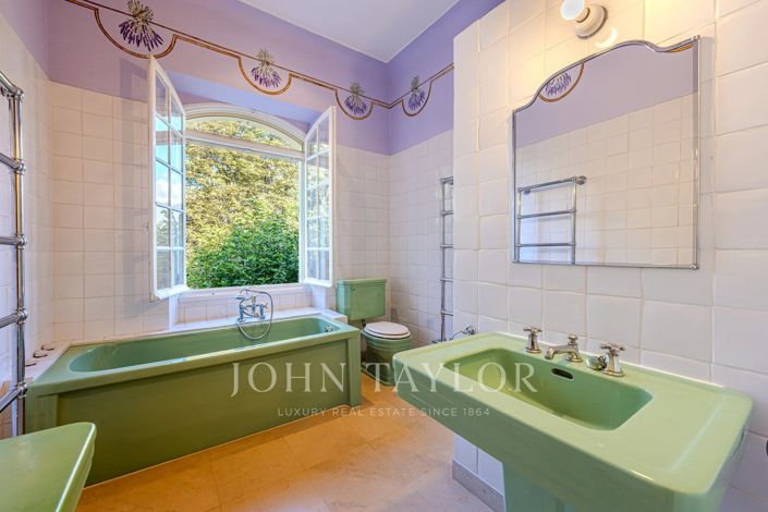 Image No.20-7 Bed House for sale