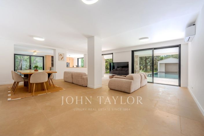Image No.9-5 Bed House for sale
