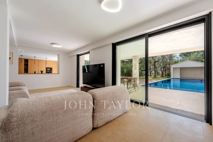 Image No.11-5 Bed House for sale