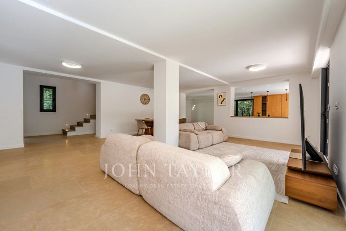 Image No.12-5 Bed House for sale