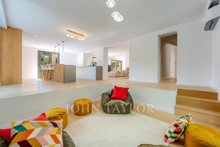 Image No.13-5 Bed House for sale