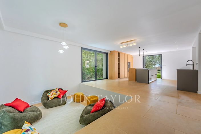 Image No.14-5 Bed House for sale
