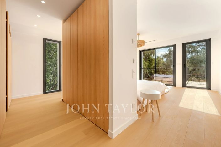 Image No.16-5 Bed House for sale