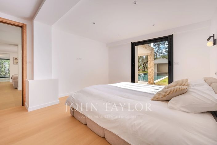 Image No.18-5 Bed House for sale