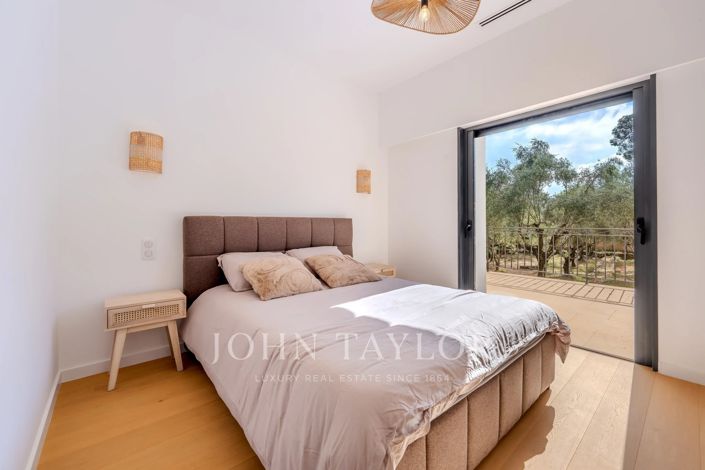 Image No.21-5 Bed House for sale