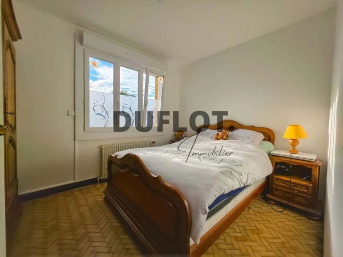 Image No.11-2 Bed House for sale