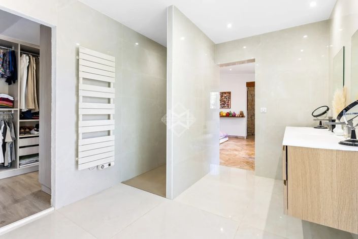 Image No.9-3 Bed House for sale