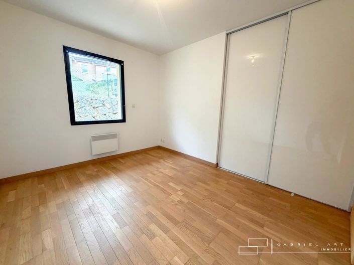 Image No.9-3 Bed House for sale