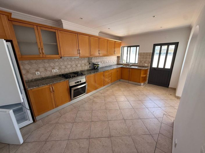 Image No.10-4 Bed House for sale