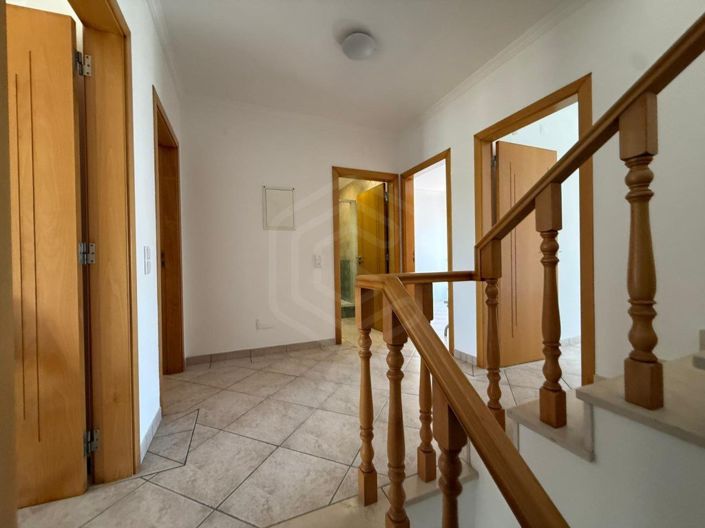 Image No.18-4 Bed House for sale