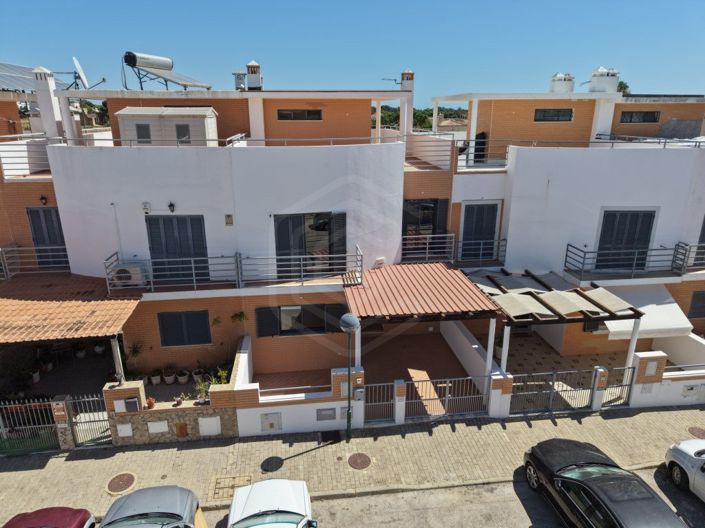 Image No.2-4 Bed House for sale