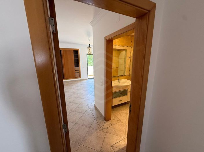 Image No.22-4 Bed House for sale