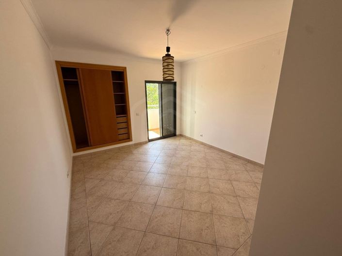 Image No.24-4 Bed House for sale