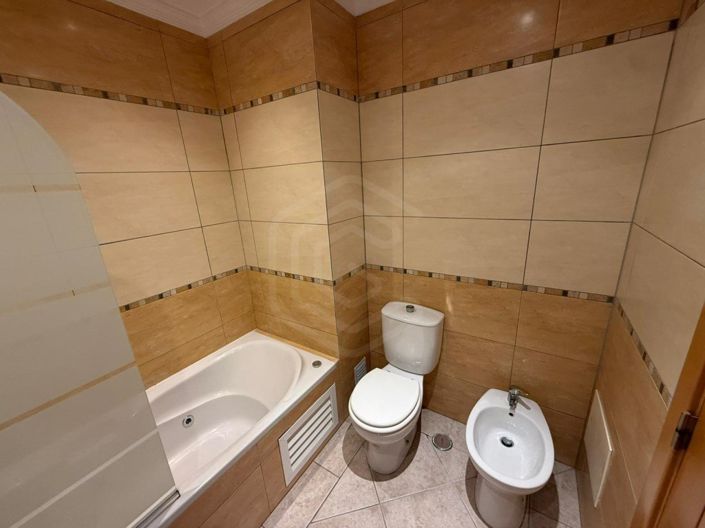 Image No.27-4 Bed House for sale
