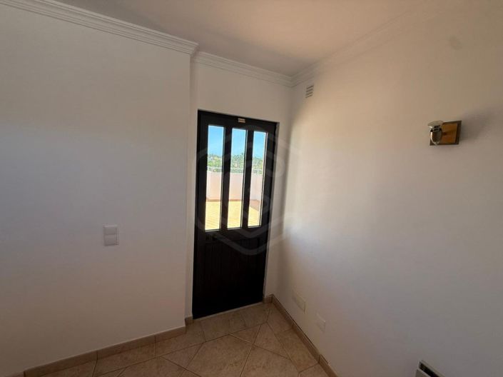 Image No.48-4 Bed House for sale