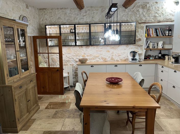 Image No.17-6 Bed Property for sale