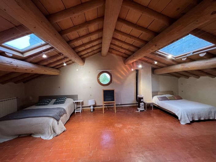 Image No.18-6 Bed Property for sale