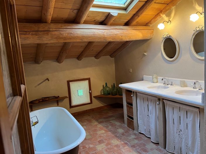 Image No.19-6 Bed Property for sale