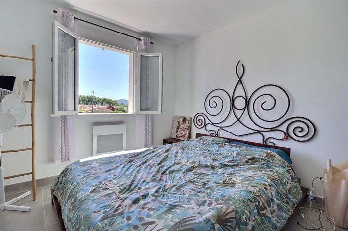 Image No.9-4 Bed House for sale