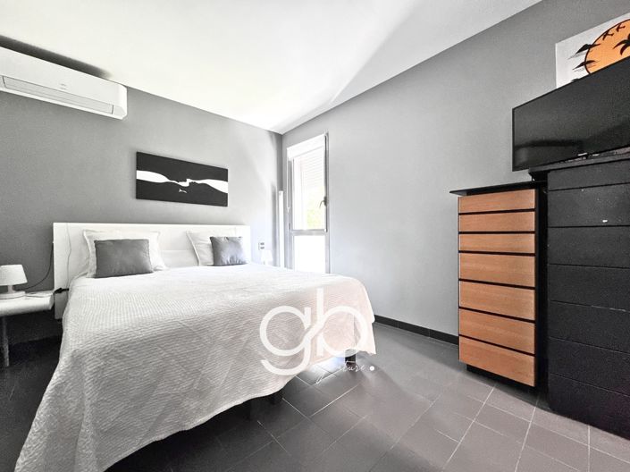 Image No.8-4 Bed House for sale