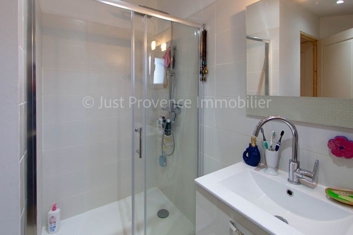 Image No.12-2 Bed House for sale