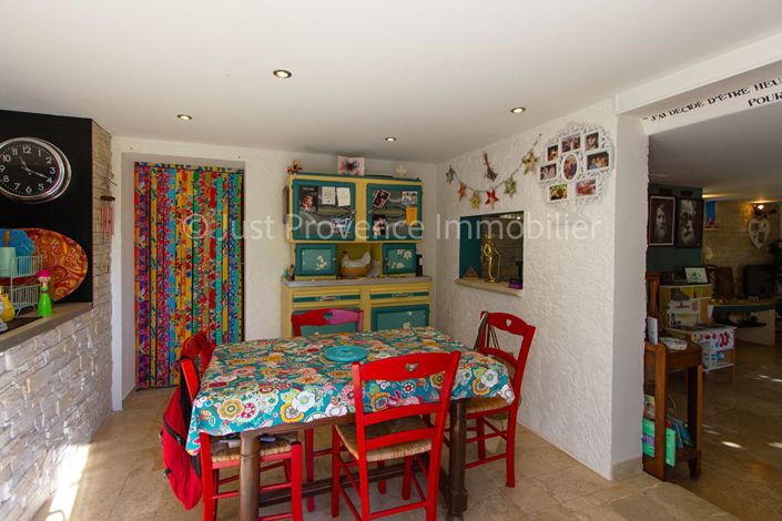 Image No.5-2 Bed House for sale