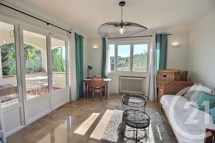 Image No.12-5 Bed House for sale