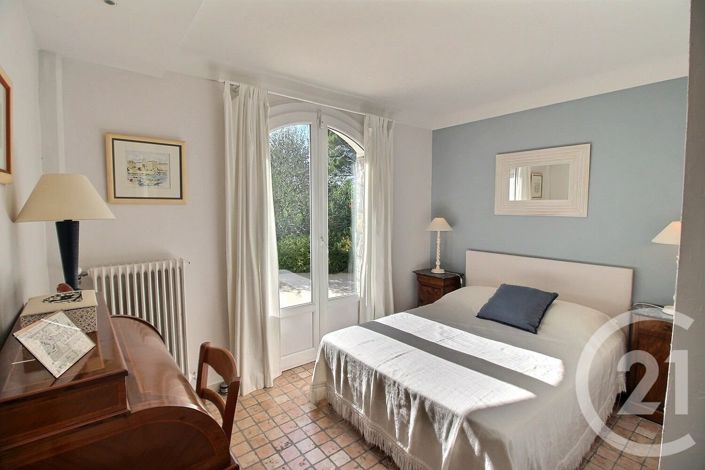 Image No.6-5 Bed House for sale