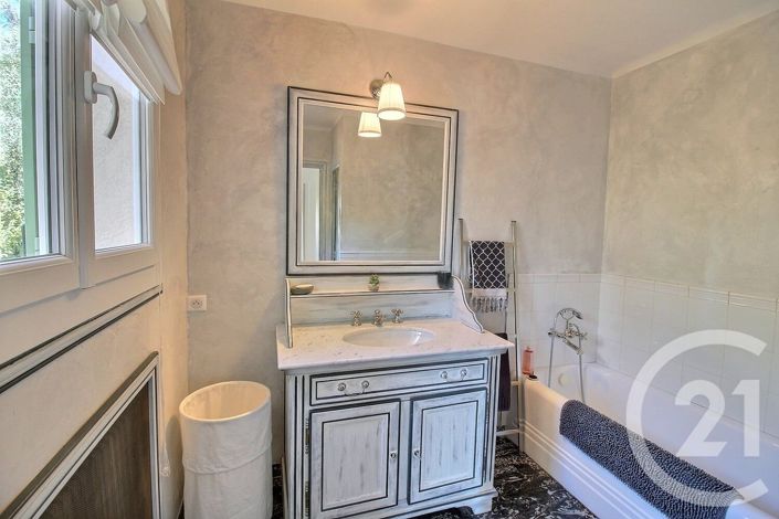 Image No.9-5 Bed House for sale