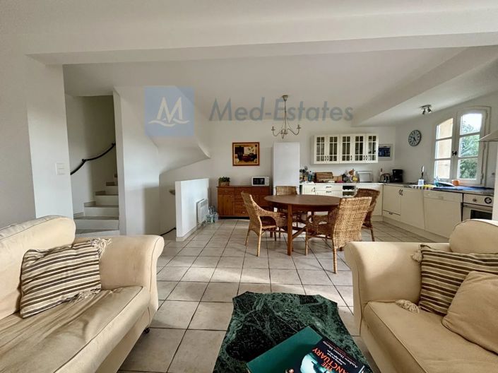 Image No.6-3 Bed House for sale