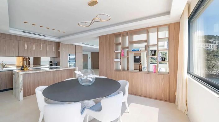 Image No.9-4 Bed House for sale