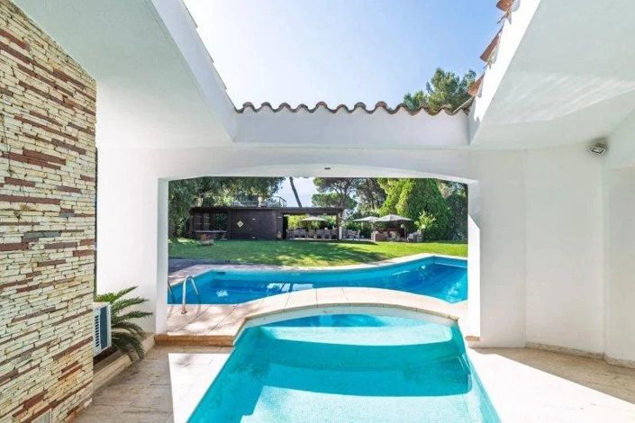 Image No.11-6 Bed House for sale