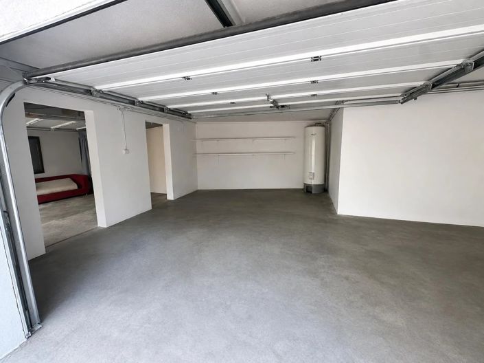 Image No.16-6 Bed House for sale