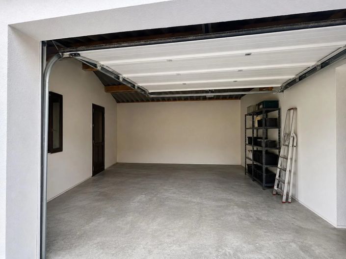 Image No.17-6 Bed House for sale
