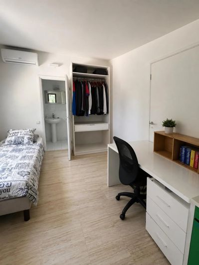Image No.20-6 Bed House for sale