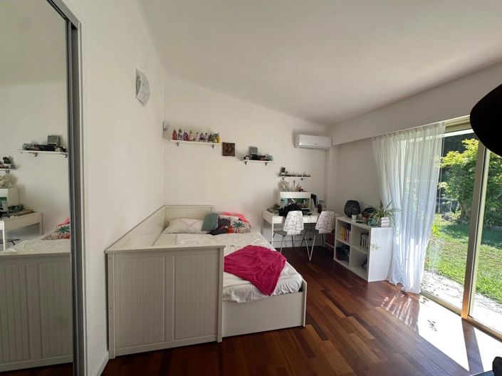 Image No.21-6 Bed House for sale