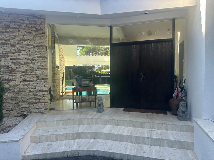 Image No.26-6 Bed House for sale