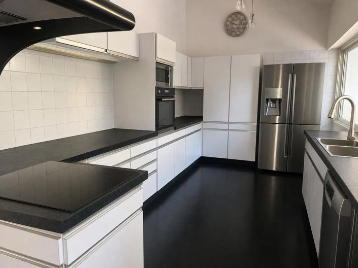 Image No.42-6 Bed House for sale