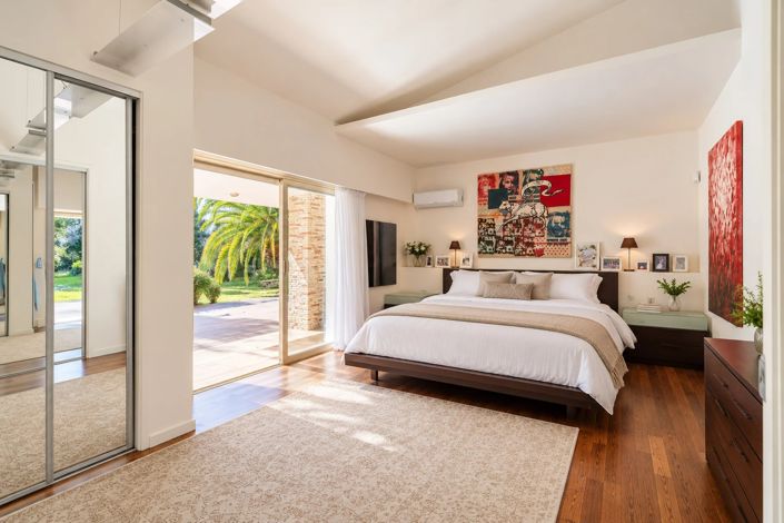 Image No.5-6 Bed House for sale