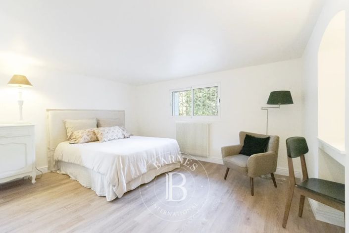 Image No.11-5 Bed House for sale