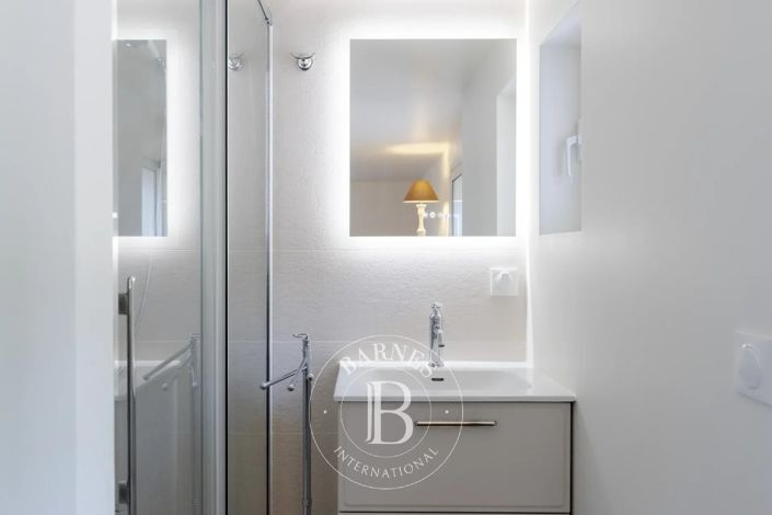 Image No.12-5 Bed House for sale