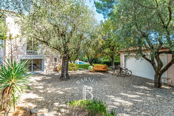 Image No.16-5 Bed House for sale