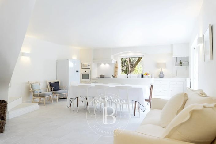 Image No.6-5 Bed House for sale