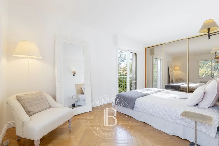Image No.9-5 Bed House for sale