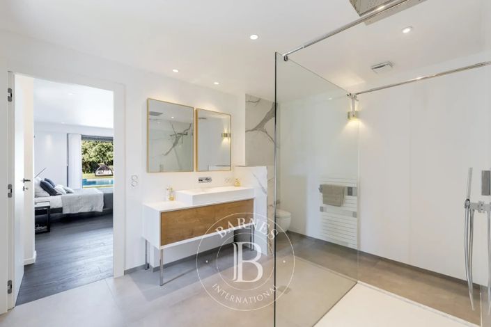 Image No.17-5 Bed House for sale