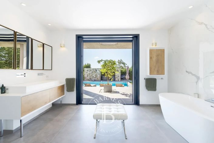 Image No.20-5 Bed House for sale