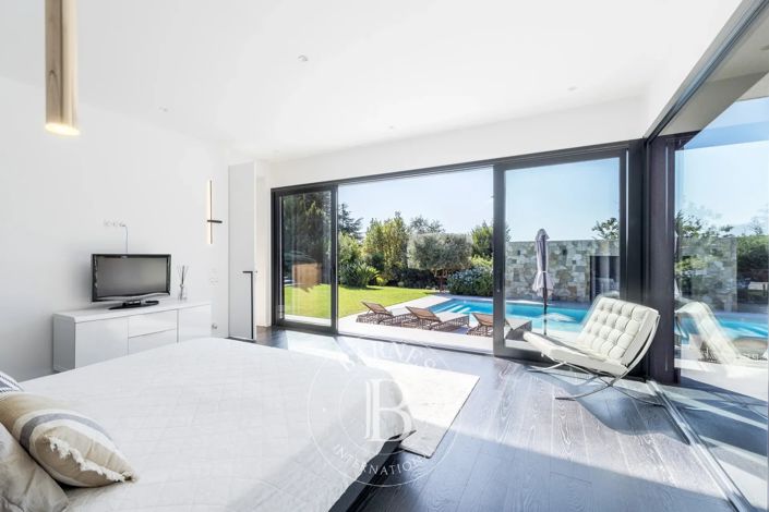 Image No.21-5 Bed House for sale